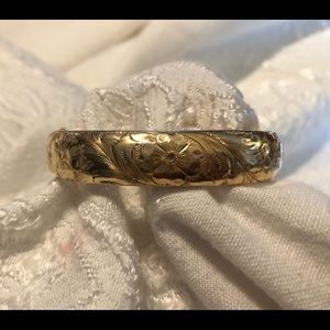 Vintage gold plated vintage clasp bracelet